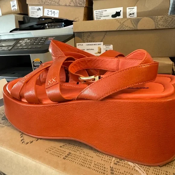 #238 ❤️ Brand new in box Free People Hazel Flatform sandals - Picture 2 of 8